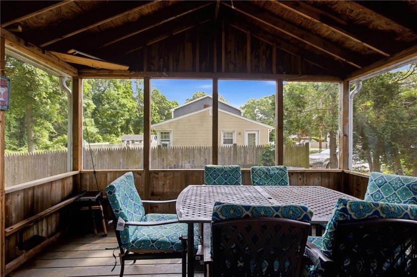 Charming cottage located in the desirable Plum Point Shores - photo 22