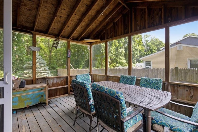 Charming cottage located in the desirable Plum Point Shores - photo 23