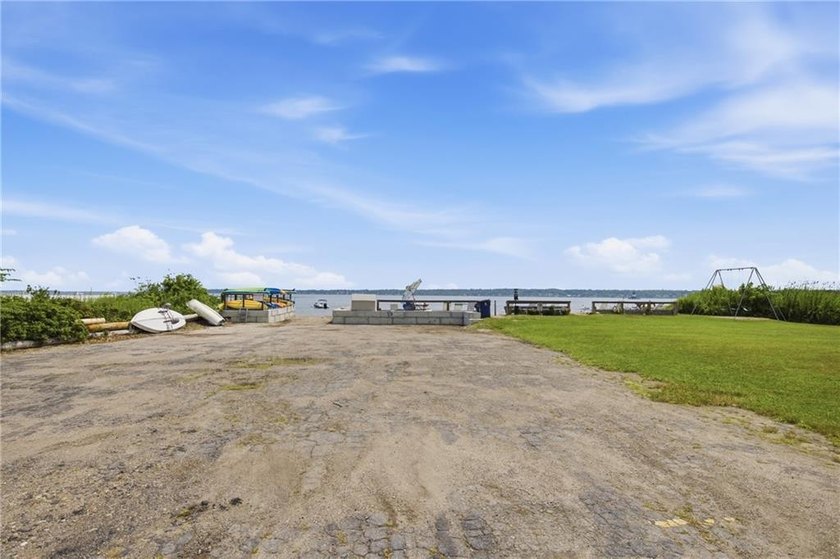 Charming cottage located in the desirable Plum Point Shores - photo 26