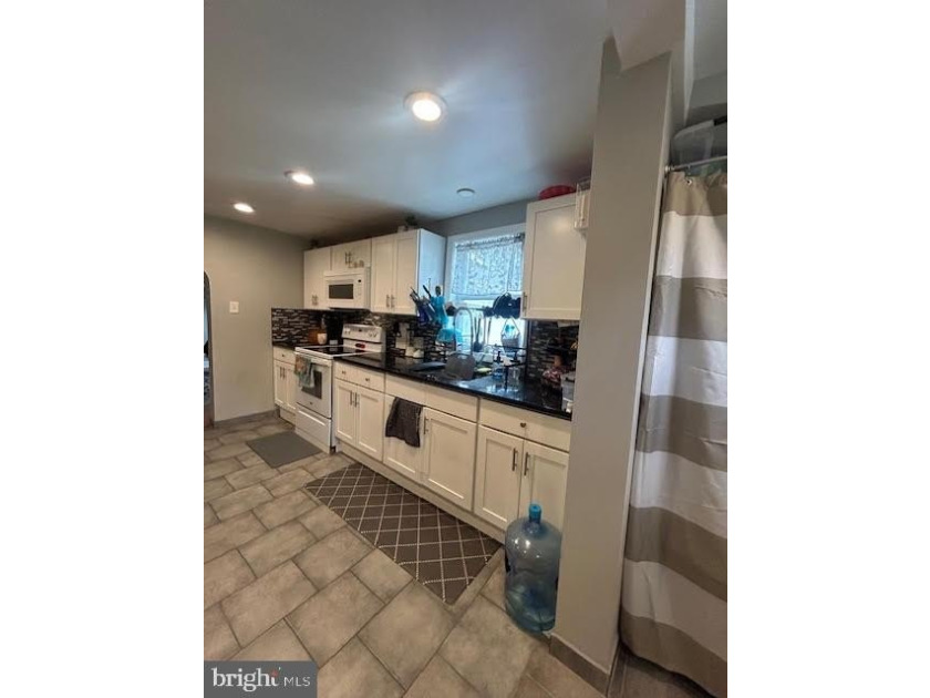 3 Bedroom 1 bath ranch home features a spacious living room - photo 2