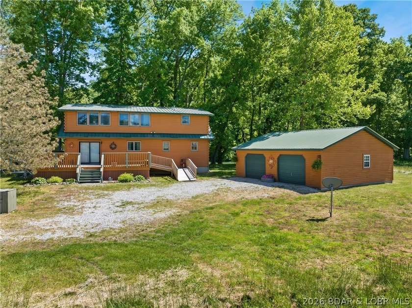 PRICE IMPROVEMENT! Welcome to your dream sanctuary, an inviting - photo 11