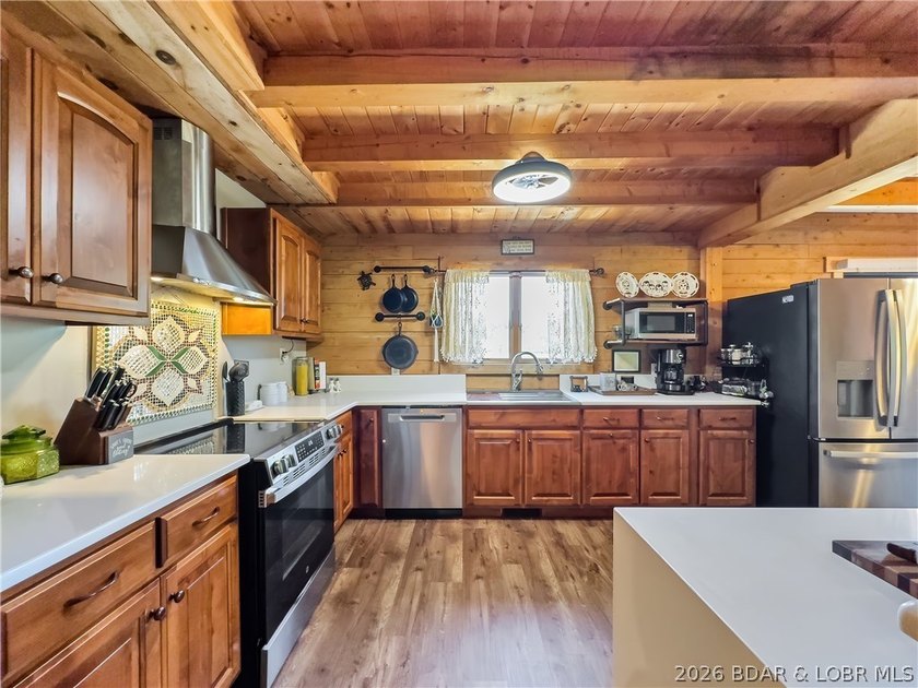 PRICE IMPROVEMENT! Welcome to your dream sanctuary, an inviting - photo 17