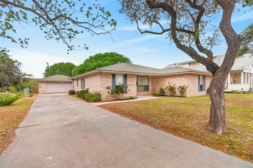 WELL CARED FOR all brick home on large tree shaded lot with new - photo 2