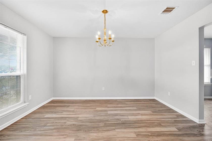 WELL CARED FOR all brick home on large tree shaded lot with new - photo 6