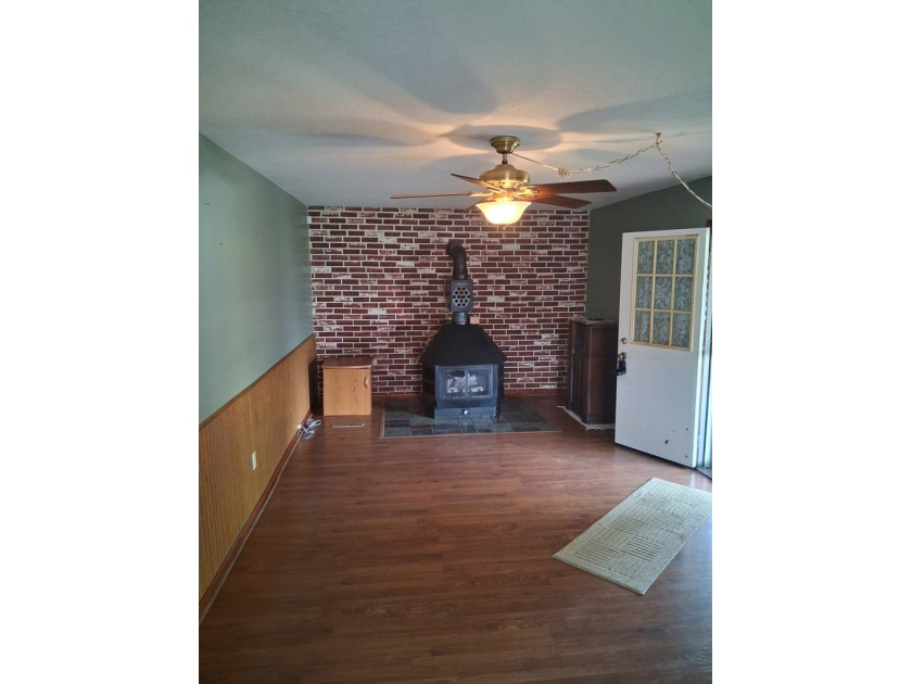 Step into a spacious 3 bedroom / 1 bathroom home that is ready - photo 6