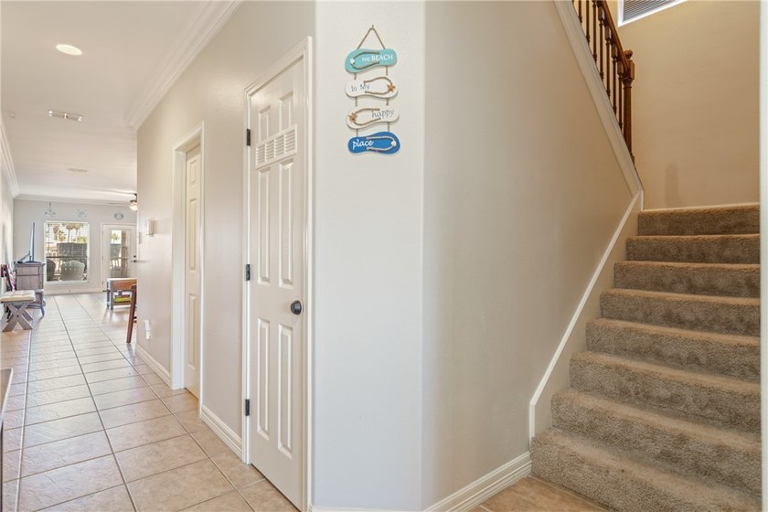 Experience life on the water in this fully furnished 3-bedroom - photo 4