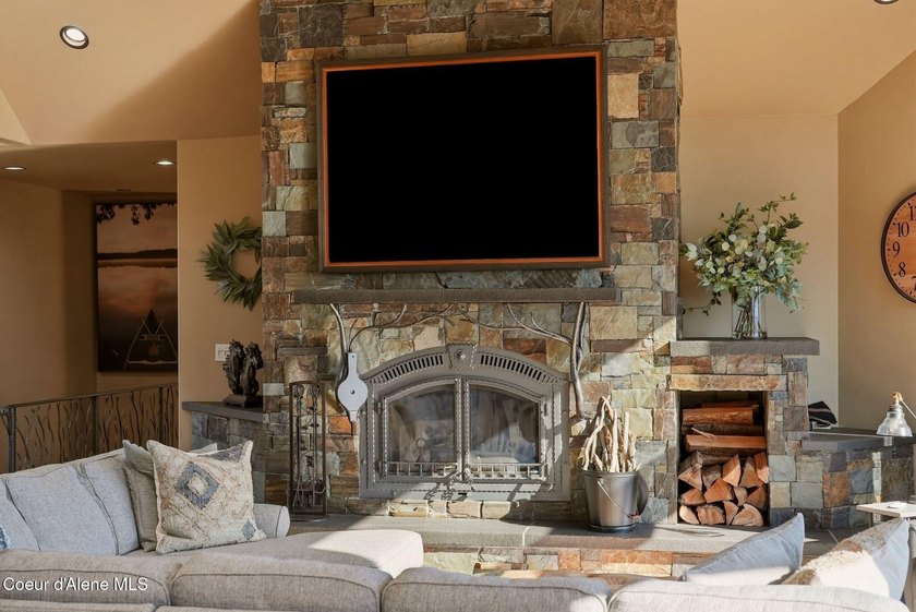 Perched to capture dramatic, sweeping views of Lake Pend Oreille - photo 18
