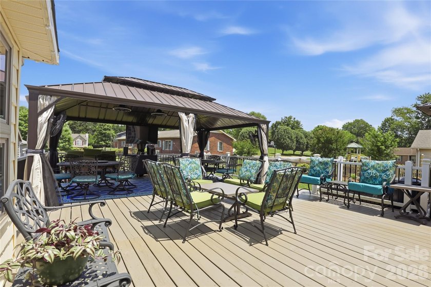 Welcome to this stunning all brick home in Hunters Creek Estates - photo 28