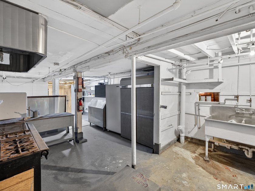 Located in the heart of New London's historic seaside district - photo 38