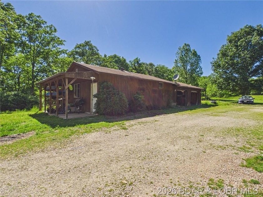 Stunning lake views and immense value await at this 5-bed - photo 50