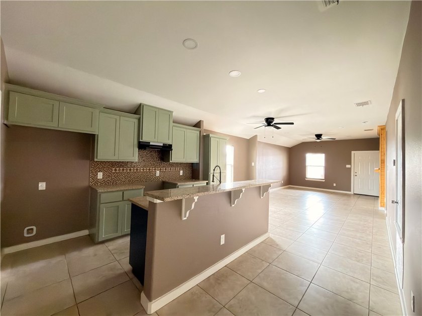 Step into this beautifully designed, recently built 3-bedroom - photo 2