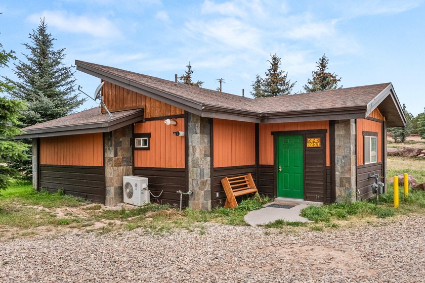 Dutch John Resort presents a rare opportunity to acquire a - photo 6