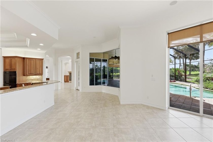 4 Bedrooms + Den - Southern Exposure - New Roof - Freshly - photo 33