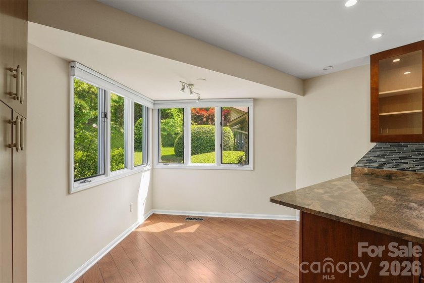 New Paint with Beautiful Light! Condo in The Timbers- move-in - photo 9