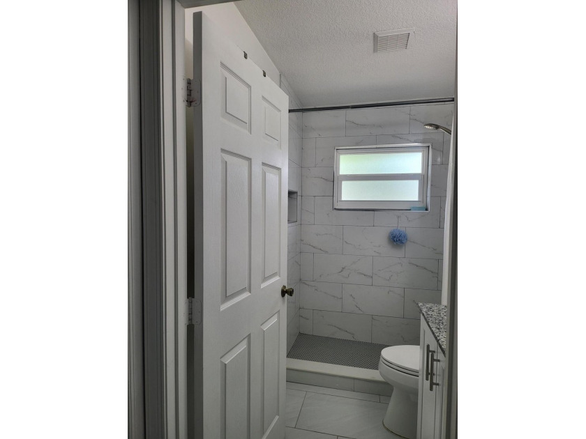 CBS home 3/2 located on a large corner lot! Split floor plan - photo 19