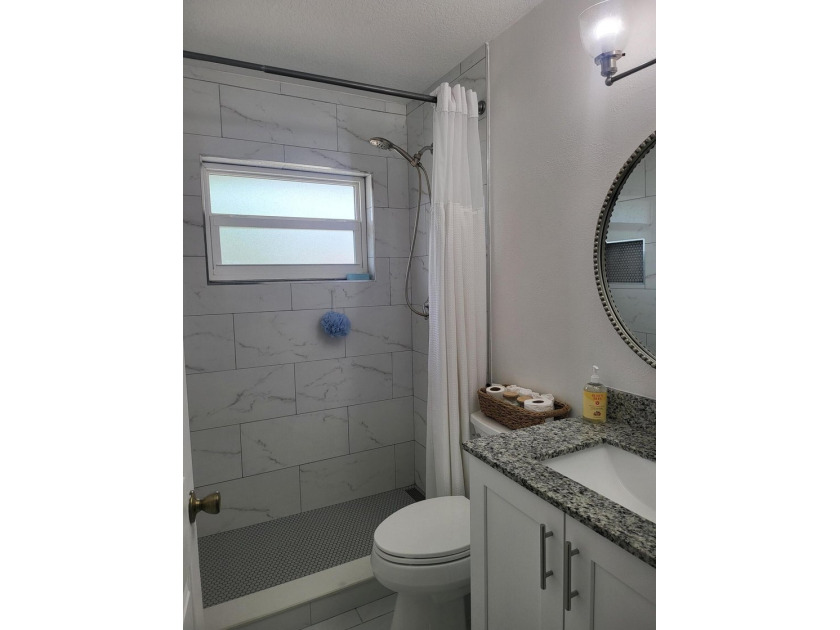 CBS home 3/2 located on a large corner lot! Split floor plan - photo 20