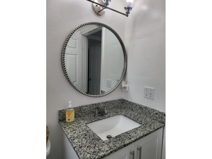 CBS home 3/2 located on a large corner lot! Split floor plan - photo 21