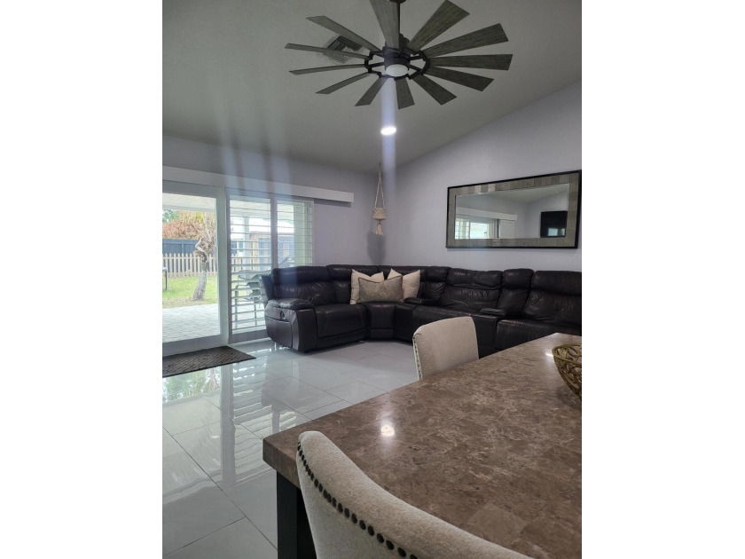 CBS home 3/2 located on a large corner lot! Split floor plan - photo 22