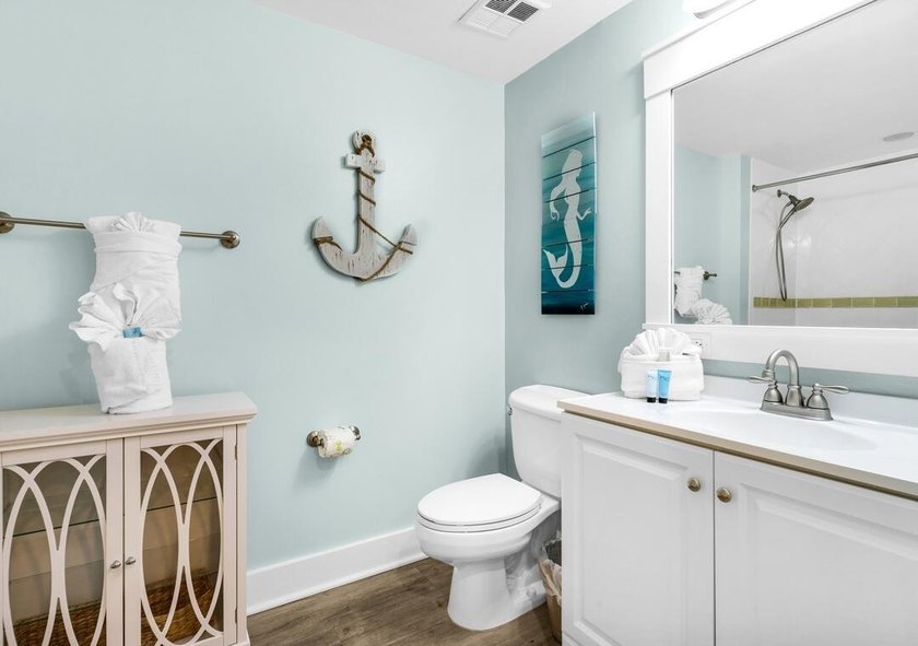 Located in the heart of Baytowne Wharf, this turnkey 5th-floor - photo 19