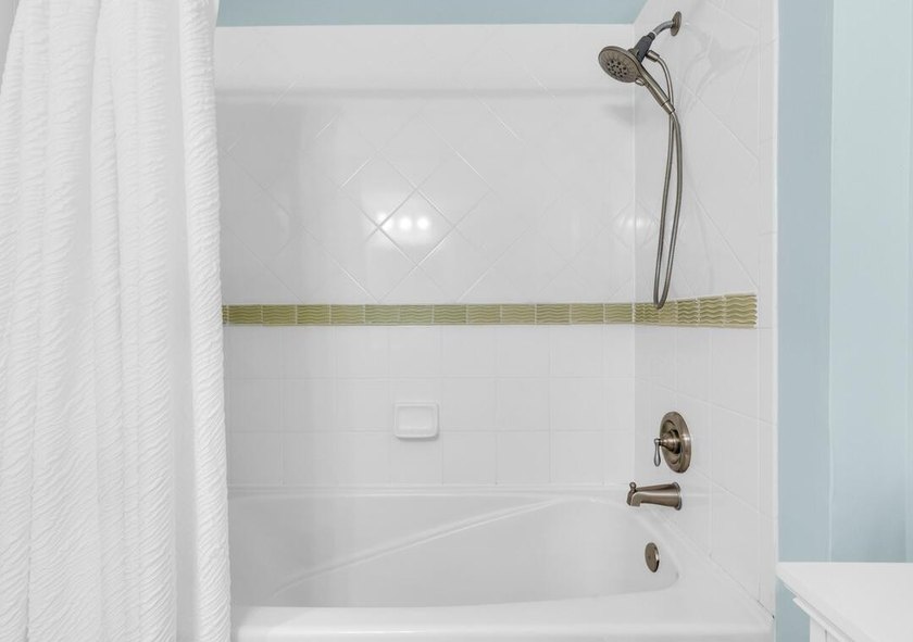 Located in the heart of Baytowne Wharf, this turnkey 5th-floor - photo 20