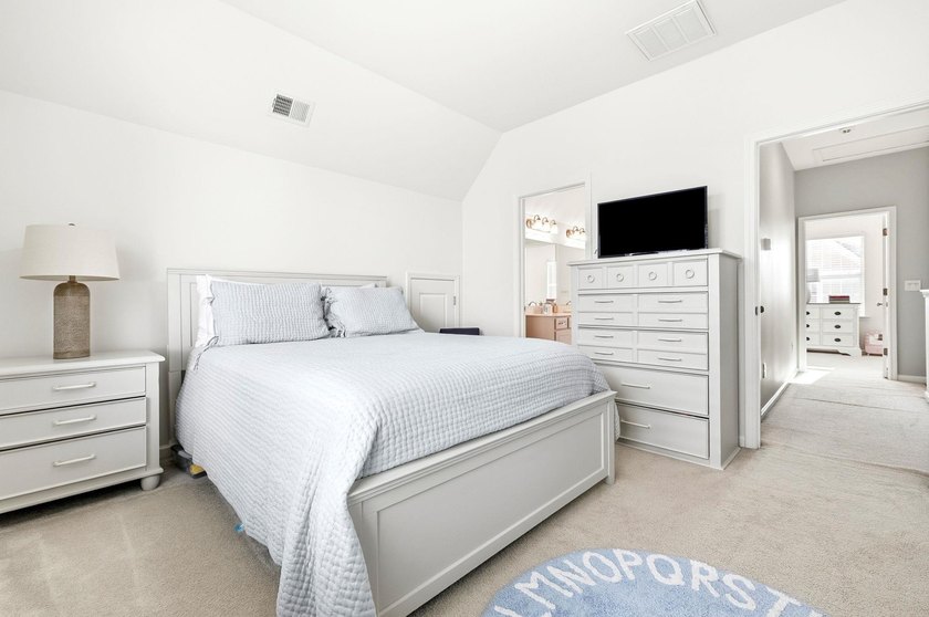 This beautifully appointed home offers 3 bedrooms and 2.5 baths - photo 23