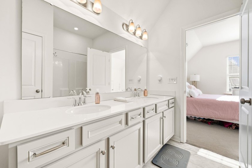This beautifully appointed home offers 3 bedrooms and 2.5 baths - photo 26