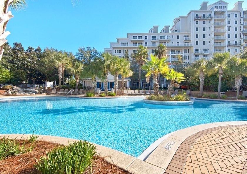 Located in the heart of Baytowne Wharf, this turnkey 5th-floor - photo 32