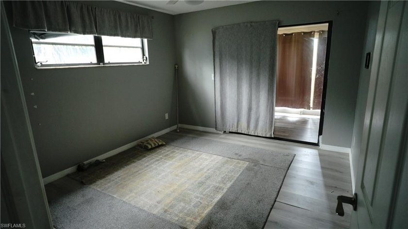 Super spacious condo in Island Park Village perfecly tucked on a - photo 6