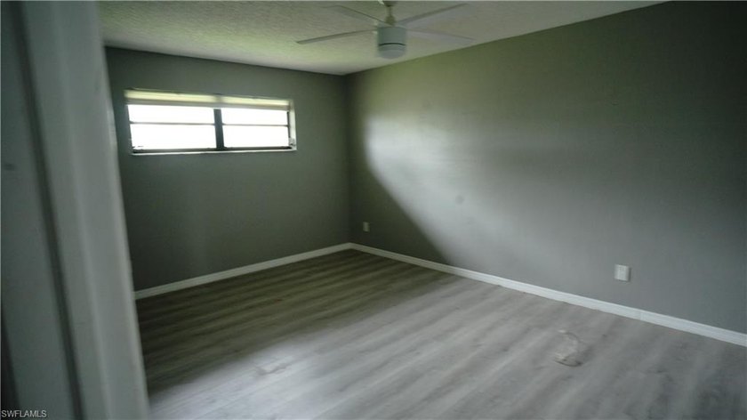 Super spacious condo in Island Park Village perfecly tucked on a - photo 10