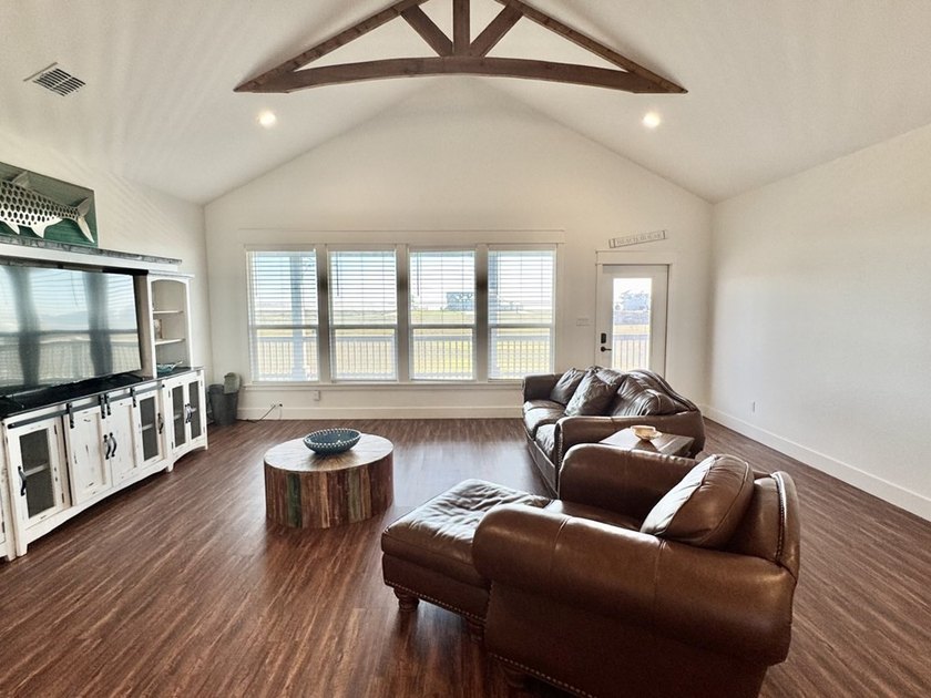 Beautiful custom-built 3- bedroom, 2-bath stilt home (2019) - photo 6