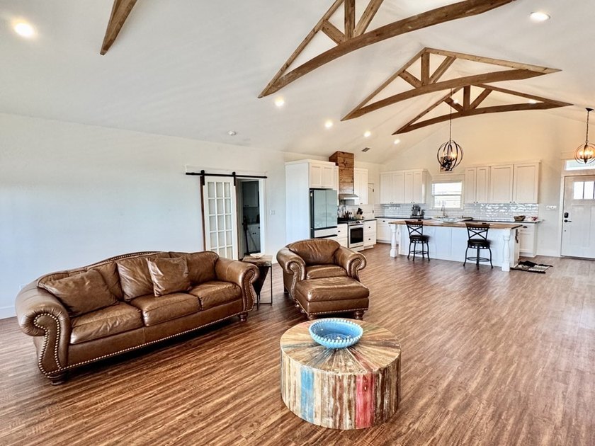 Beautiful custom-built 3- bedroom, 2-bath stilt home (2019) - photo 9
