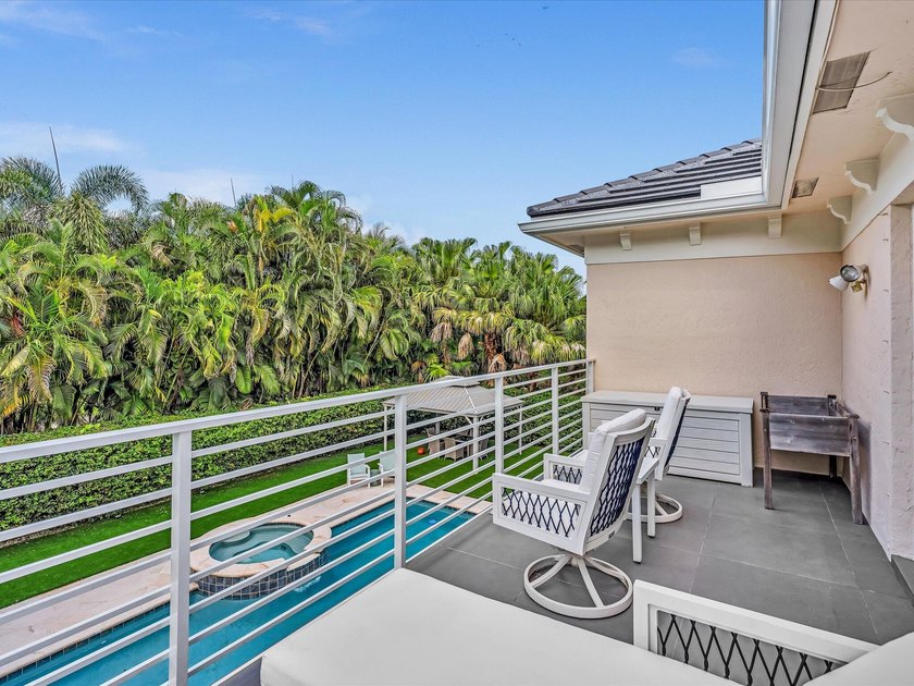 Beautifully updated 5-bedroom, 3-bath, 3-car garage home with - photo 17