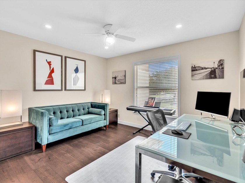Beautifully updated 5-bedroom, 3-bath, 3-car garage home with - photo 22