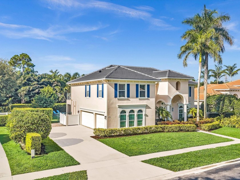Beautifully updated 5-bedroom, 3-bath, 3-car garage home with - photo 33