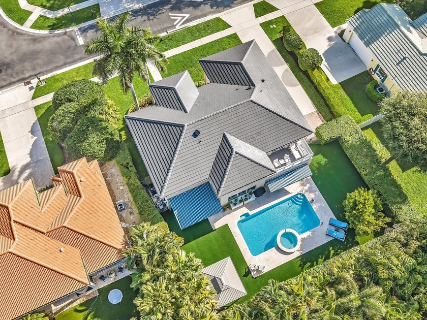 Beautifully updated 5-bedroom, 3-bath, 3-car garage home with - photo 35