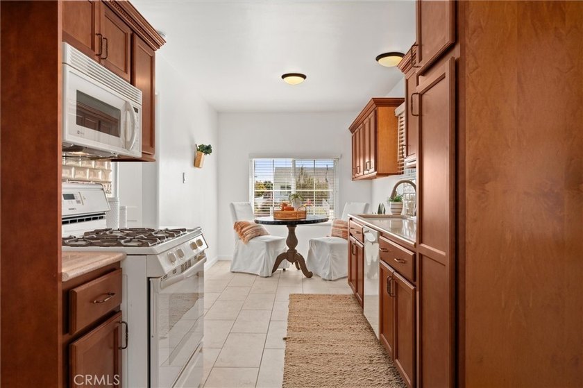 Prestigious west Torrance location! This home is tucked away on - photo 14