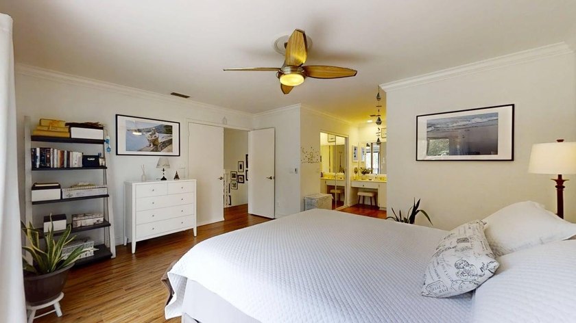 Spacious 2-bedroom, 2.5-bath corner unit located in a desirable - photo 15