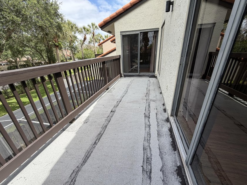 Spacious 2-bedroom, 2.5-bath corner unit located in a desirable - photo 19