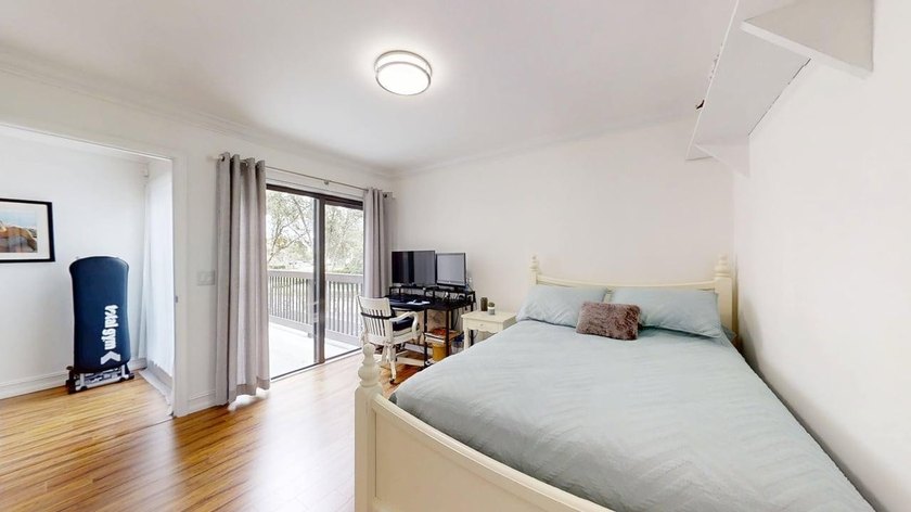 Spacious 2-bedroom, 2.5-bath corner unit located in a desirable - photo 20