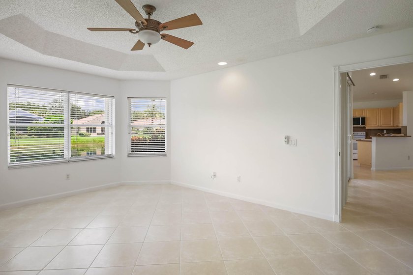 Real little gem in Valencia Isles! Move in condition with - photo 21