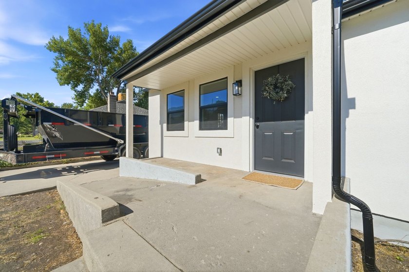 Fresh, updated, and move-in ready! This 4-bedroom, 2-bath home - photo 2