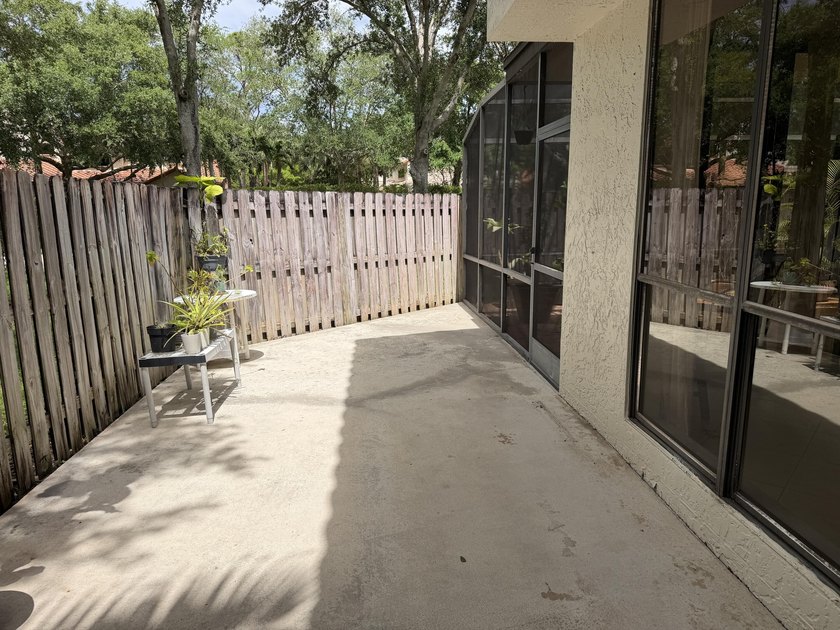 Spacious 2-bedroom, 2.5-bath corner unit located in a desirable - photo 24