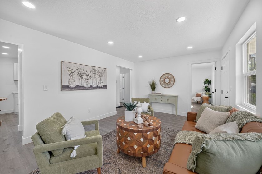Fresh, updated, and move-in ready! This 4-bedroom, 2-bath home - photo 5