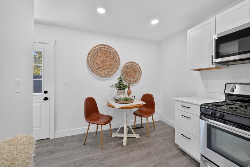 Fresh, updated, and move-in ready! This 4-bedroom, 2-bath home - photo 6