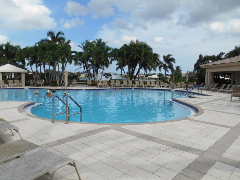Real little gem in Valencia Isles! Move in condition with - photo 43