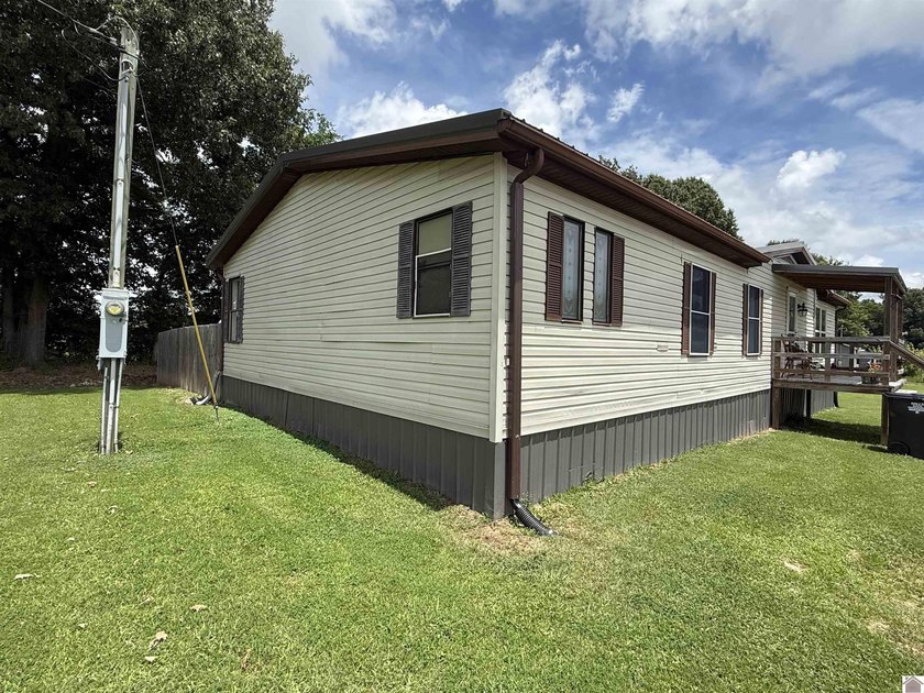Step into comfort and convenience with this spacious 2-bedroom - photo 22