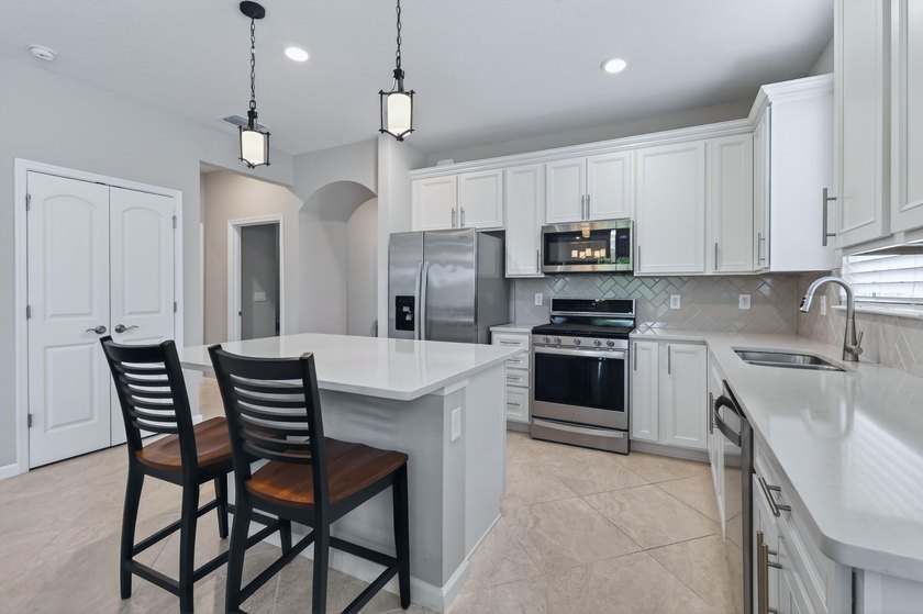 Welcome to this beautifully maintained 2 bed, 2 bath plus Den in - photo 14