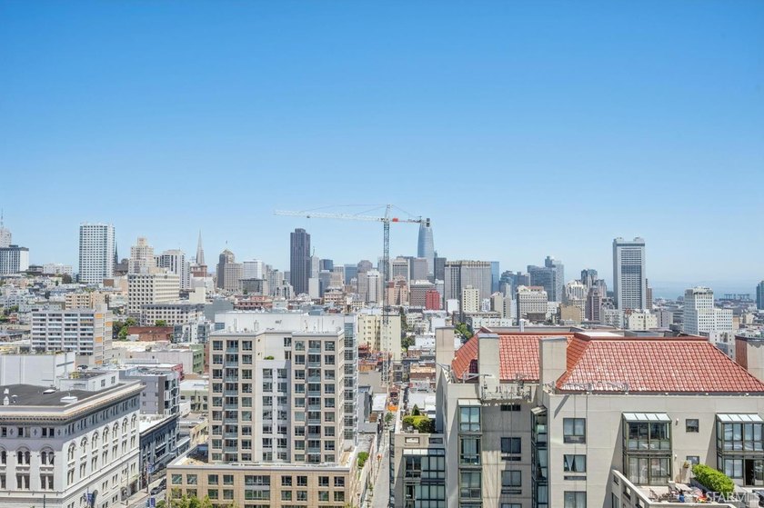 Stunning city-view residence at Daniel Burnham Court offering - photo 14