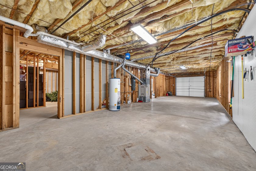 Welcome to this exceptional, one-owner lakefront home, offered - photo 15