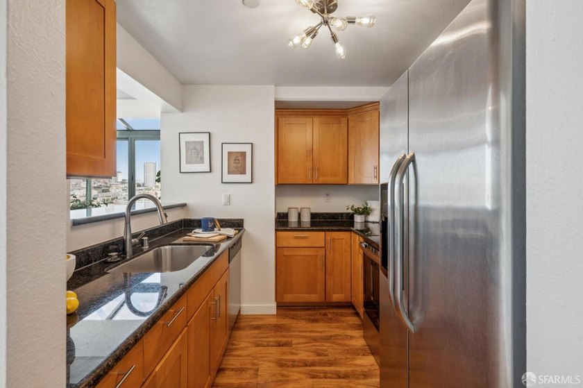 Stunning city-view residence at Daniel Burnham Court offering - photo 20